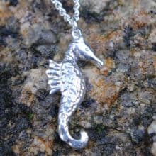 Seahorse pendant P43