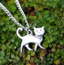 Small happy cat pendant P73