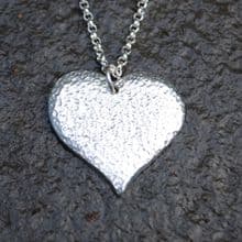Textured heart pendant necklace P71