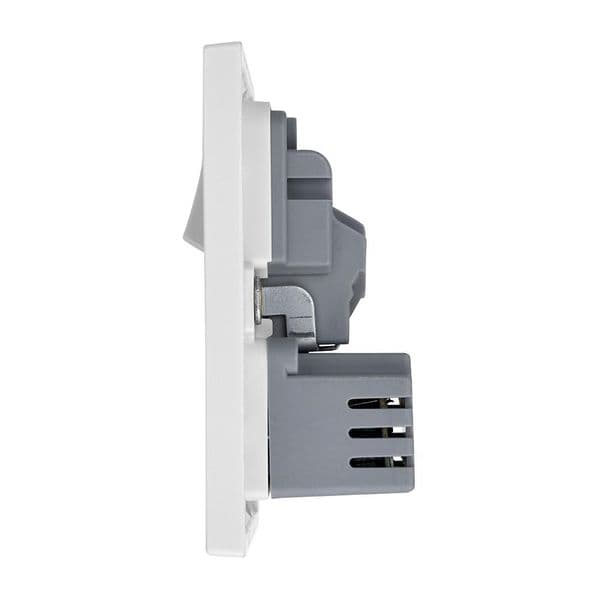 Saxby Square Edge 13A 1G SP Swiched Socket With 2.1V USB SE413 By Saxby Electrical