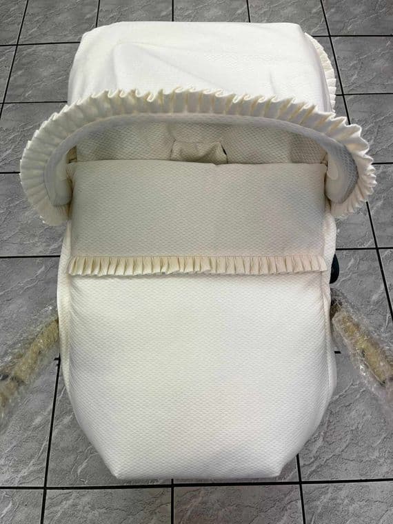 Nubeluna Cream Plain Frilled Pique Doona Car Seat Cover & Hood