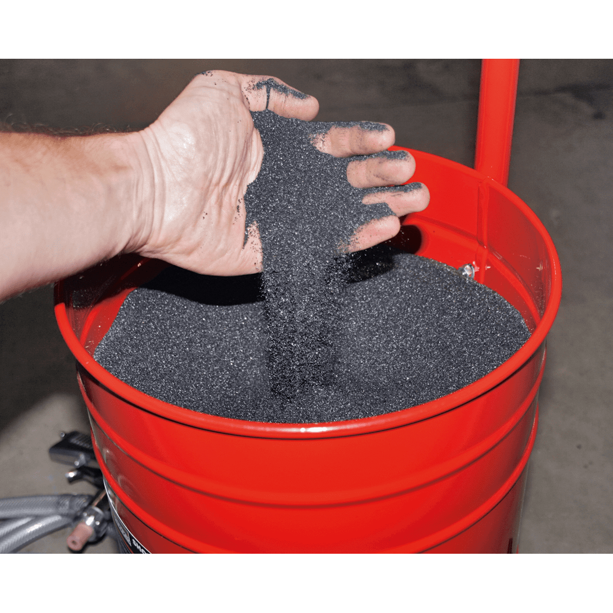 Shot Blasting Grit 25kg Tub BGT25KG