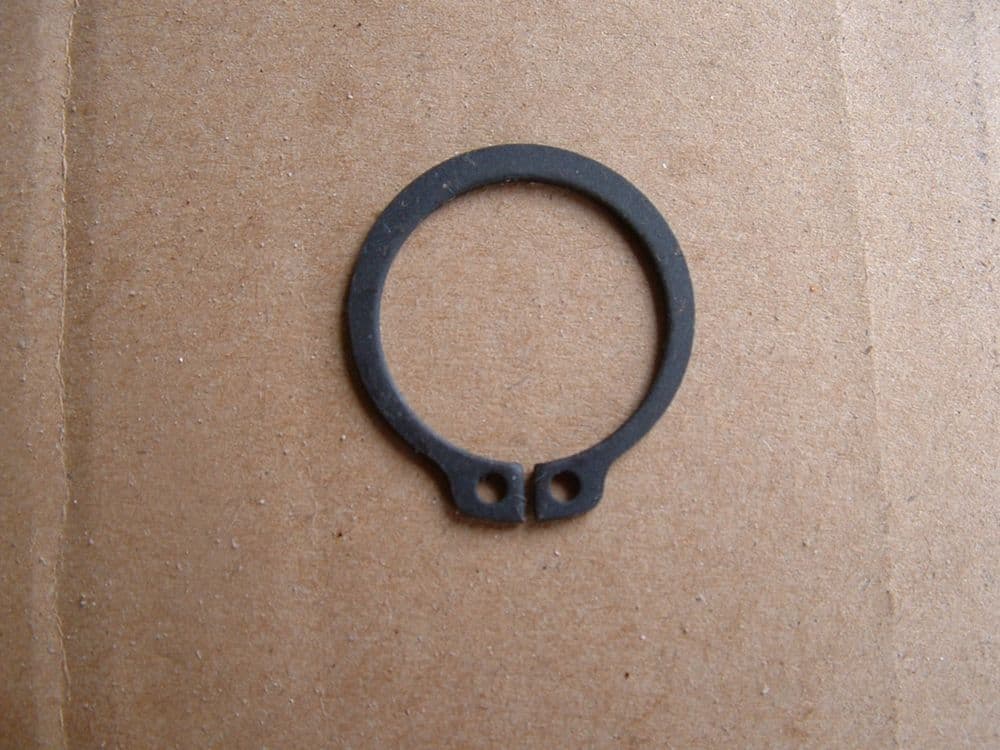 972127 Circlip bush retaining Triumph shuttle valve fork