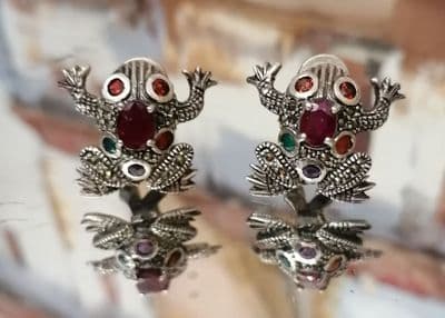 Silver frog earings stunning