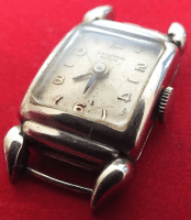 UNIVERSAL GENEVE BULLHORN LUG BEAUTIFUL WATCH