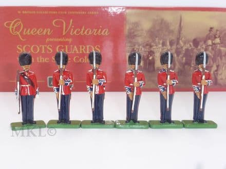 WB00294 - Scots Guards: Sgt. Shoulder Arms, Corporal and Private Present Arms (in Shelf worn box)