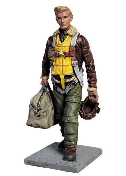 WB10207 - U.S.A.A.F. Heavy Bomber Crewman Walking with Parachute
