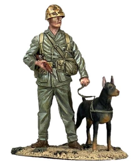 WB13029 - U.S.M.C. Dog Handler with Dog, 1942-45
