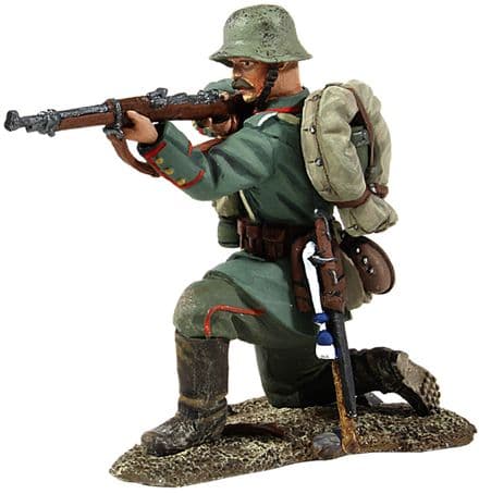 WB23009 German Infantry Kneeling Firing 1916-18 EX Display, Opened Box