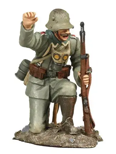 WB23040 - 1916 German Infantry NCO Crouched Advancing