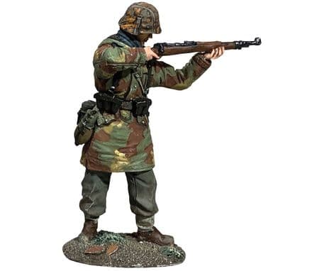 WB25129 German Waffen SS in Italian Camo Firing K-98