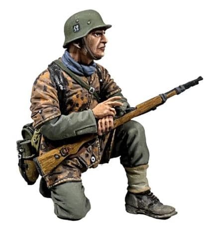 WB25130 - Waffen SS Kneeling with K98, 1941-45