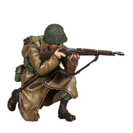WB25155 - US Infantryman Kneeling Firing in Greatcoat Winter 1944