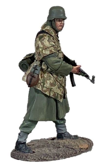 WB25275 - German Grenadier Standing with StG 44, Winter 1944-45