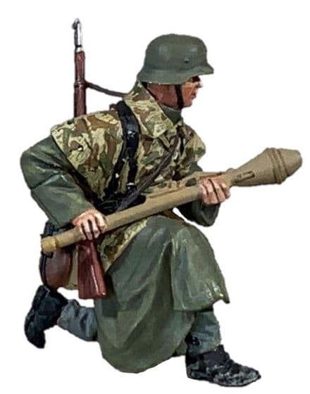 WB25276 - German Grenadier Kneeling with Panzerfaust in Zeltbahn