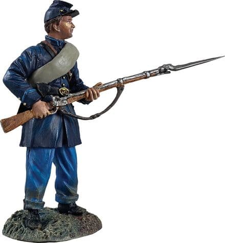 WB31348 Federal in Frock Coat Standing Defending, No.2