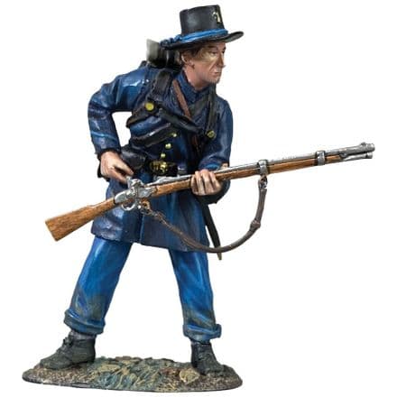 WB31371 - Federal in Frock Coat Reaching for Cap, No.2