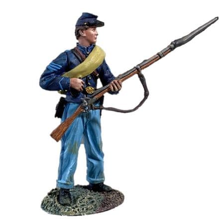 WB31410 - Union Sergeant in State Jacket Standing Reaching for Cap