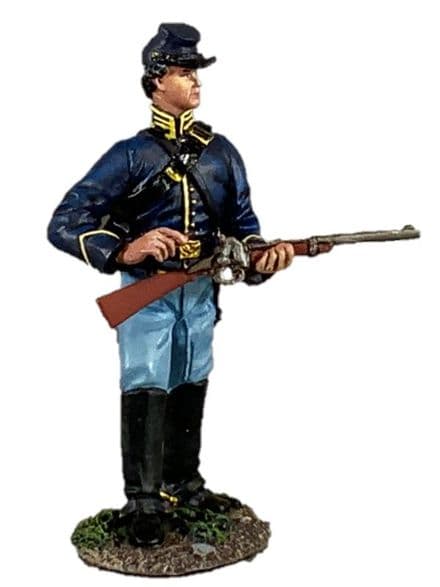 WB31431 - Union Dismounted Cavalry Trooper Loading Carbine, No.2