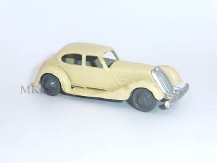 William Britains Lilliput Set LV602 - Saloon Car in Cream HO/OO Gauge