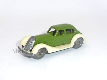 William Britains Lilliput Set LV602 - Saloon Car in Green & Cream HO/OO Gauge