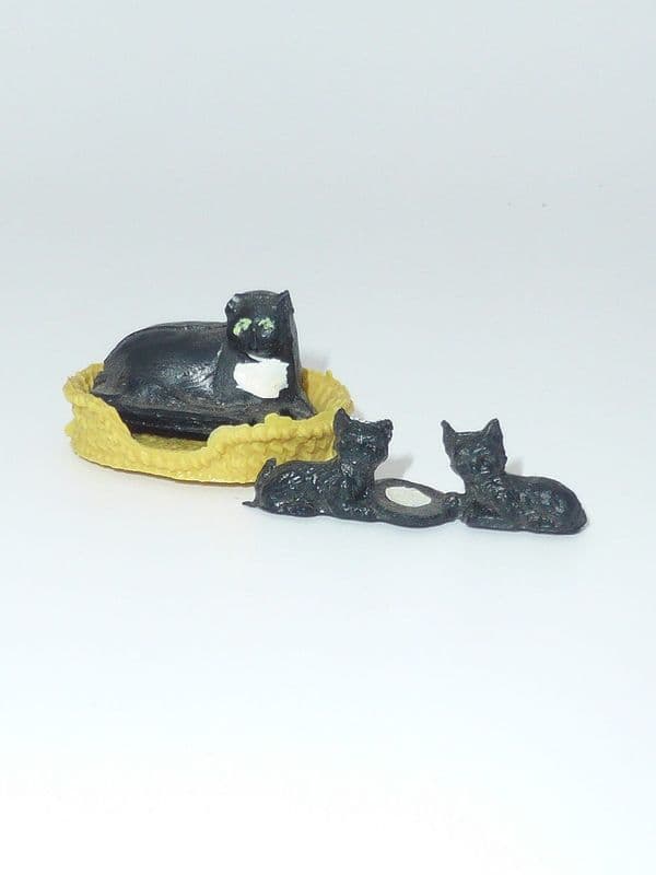 Barratt & Sons - Vintage Plastic Cat with kittens