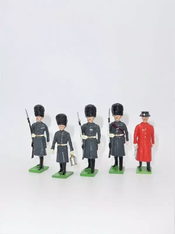 SS 308J - Keys Ceremony - Welsh Guards - At the Carry (1)