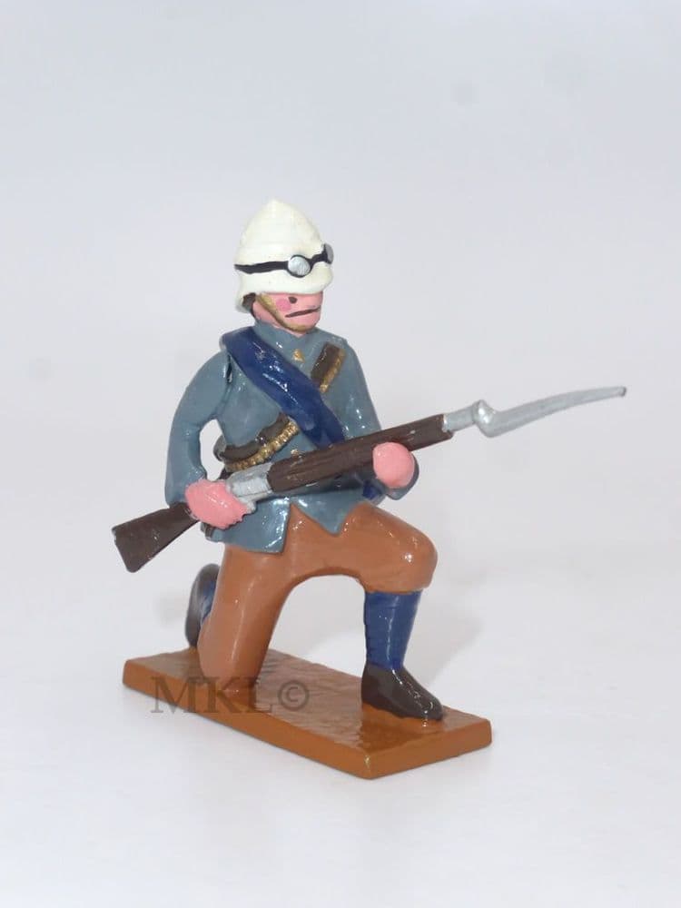 Trophy Miniatures Kneeling Figure G