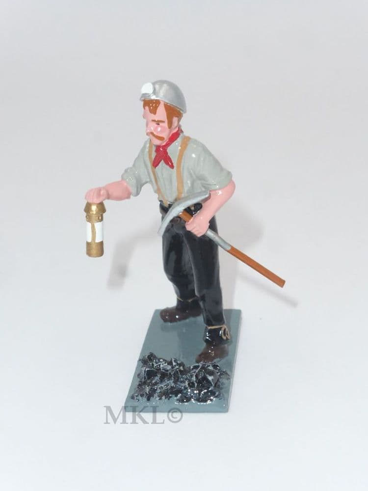 Trophy Miniatures - Miner with Lamp & Pick-axe