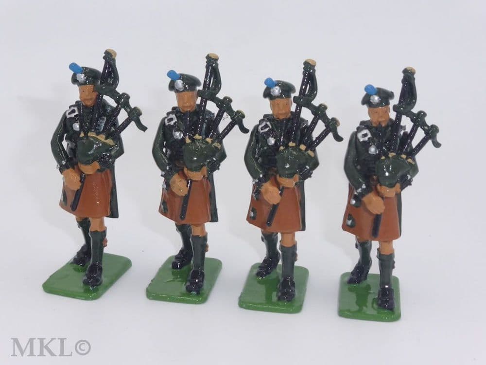 WB00316 Piper - Irish Guards - Set of 4 Figures (Special Offer)