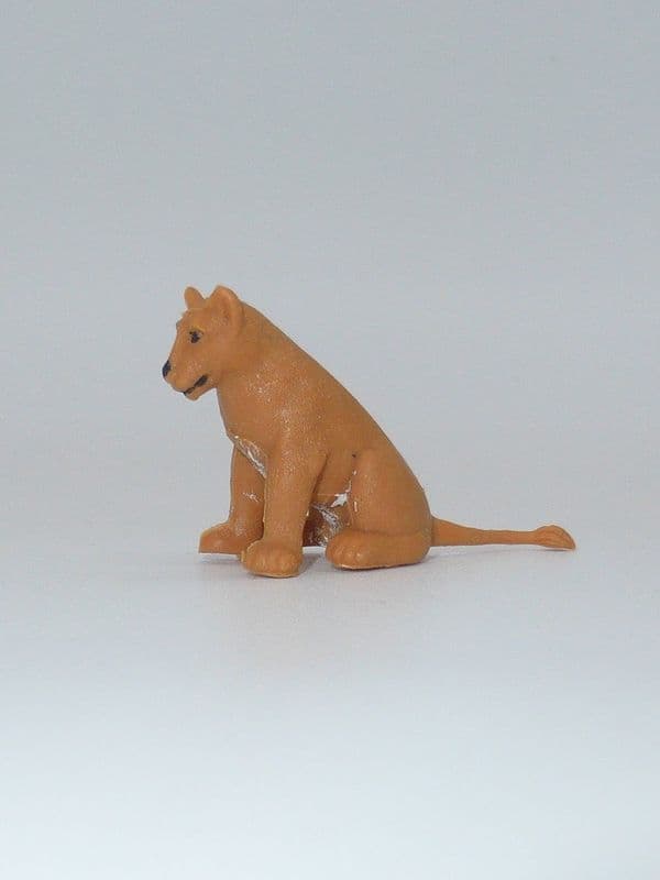 WB1343 Vintage Plastic Lion Cub