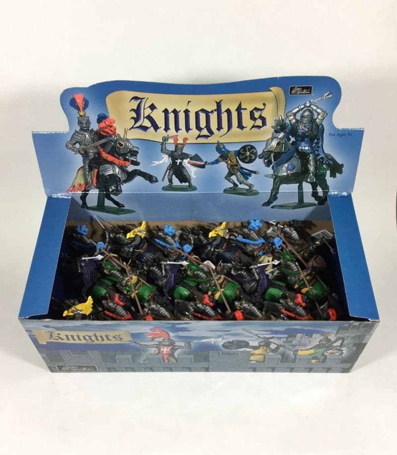 WB17851 William Britains Super Deetail Set of 18 Mounted Knights (1)