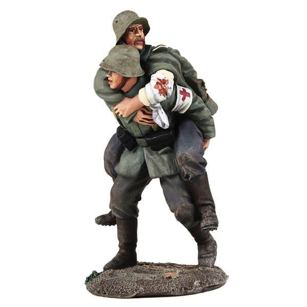 WB23095 1916-18 German Medic Carrying Wounded Soldier - 2 Piece Set