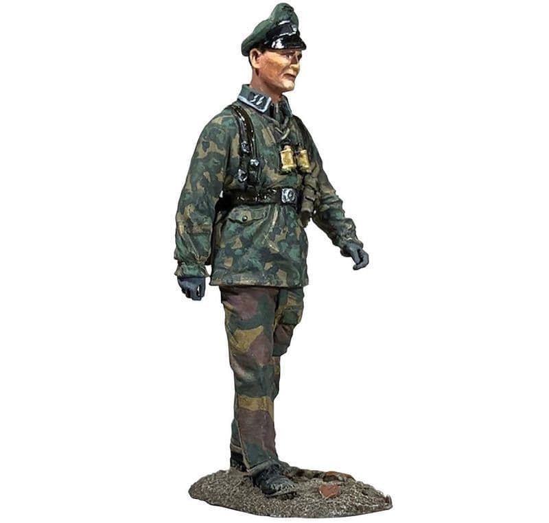 WB25123 - Waffen SS Hauptscharführer Walking, Winter 1944-1945
