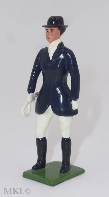 WB49502A - Huntswoman (Single Figure unboxed)