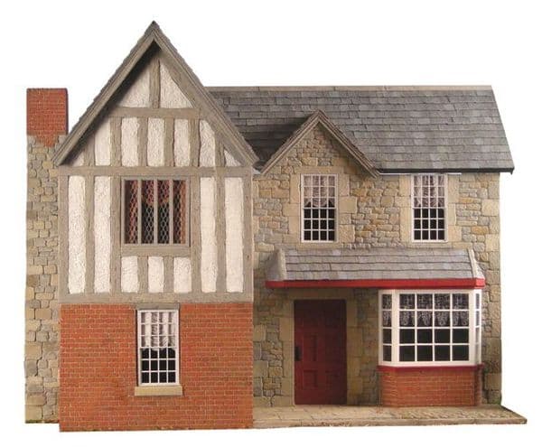 WB61009 The Red Lion Pub/Inn Facade (Box slightly damaged)