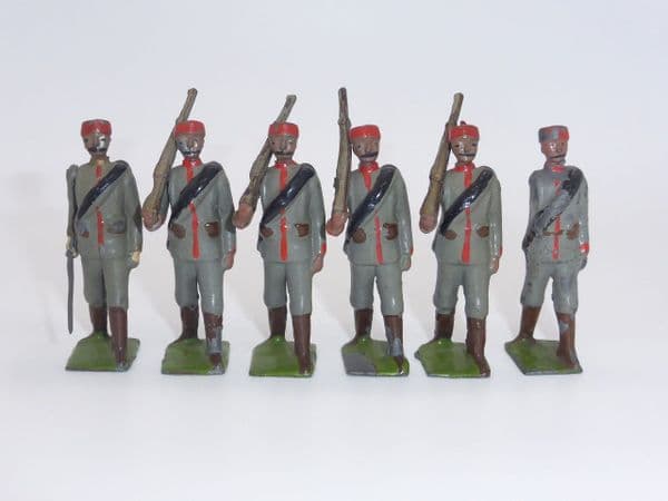 WBritain - Montenegrin Infantry  Marching and Officer Set 174 (A)
