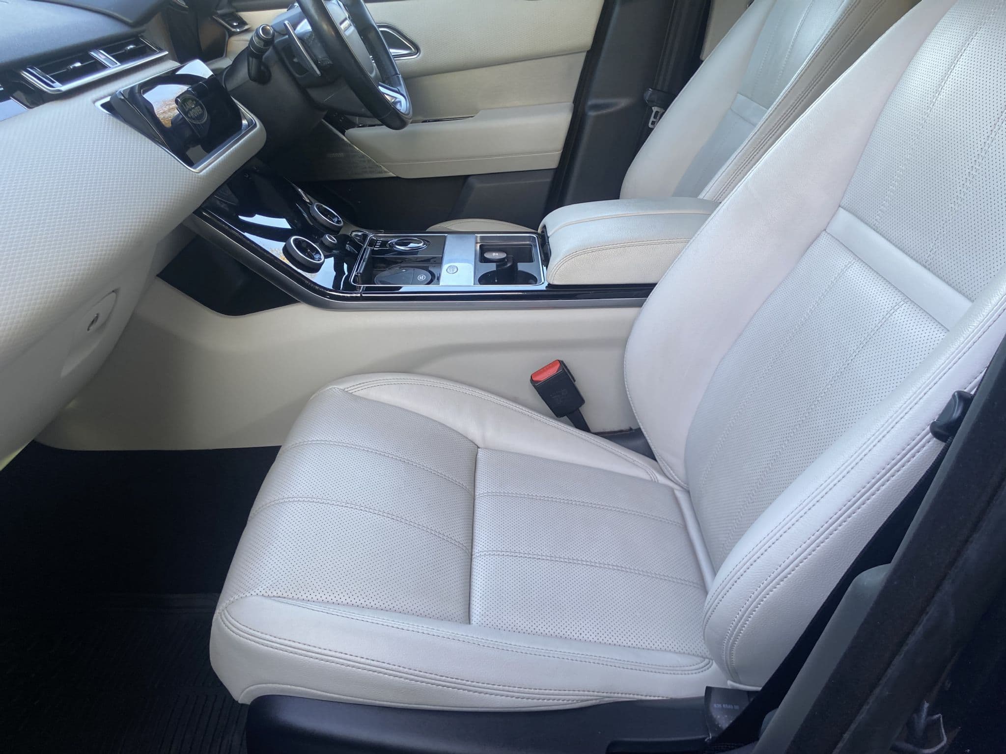 SOLD Range Rover Velar R Dyanmic SE 2 0 Petrol 8 Speed Automatic 2018