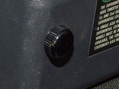 Defender Black Anodised Aluminium Single Fuse Box Screw - DA8949