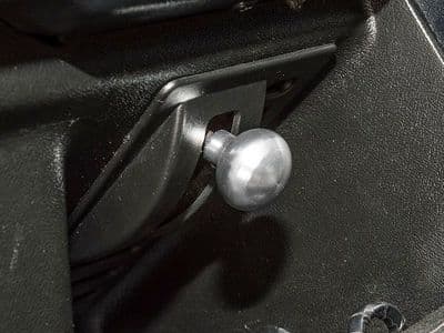 Defender Silver Anodised Aluminium Single Vent Knob - DA8948