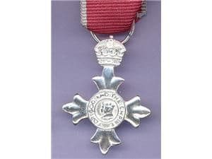 MINIATURE MEMEBER OF THE BRITISH EMPIRE M.B.E (CIVILIAN RIBBON) STERLING SILVER