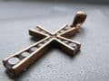 313E LADIES 9CT GOLD ZIRCONIA CROSS PENDANT FOR NECKLACE