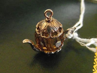 73A SOLID SILVER TRADITIONAL TEAPOT CHARM/PENDANT WITH BEAUTIFUL YELLOW GEM