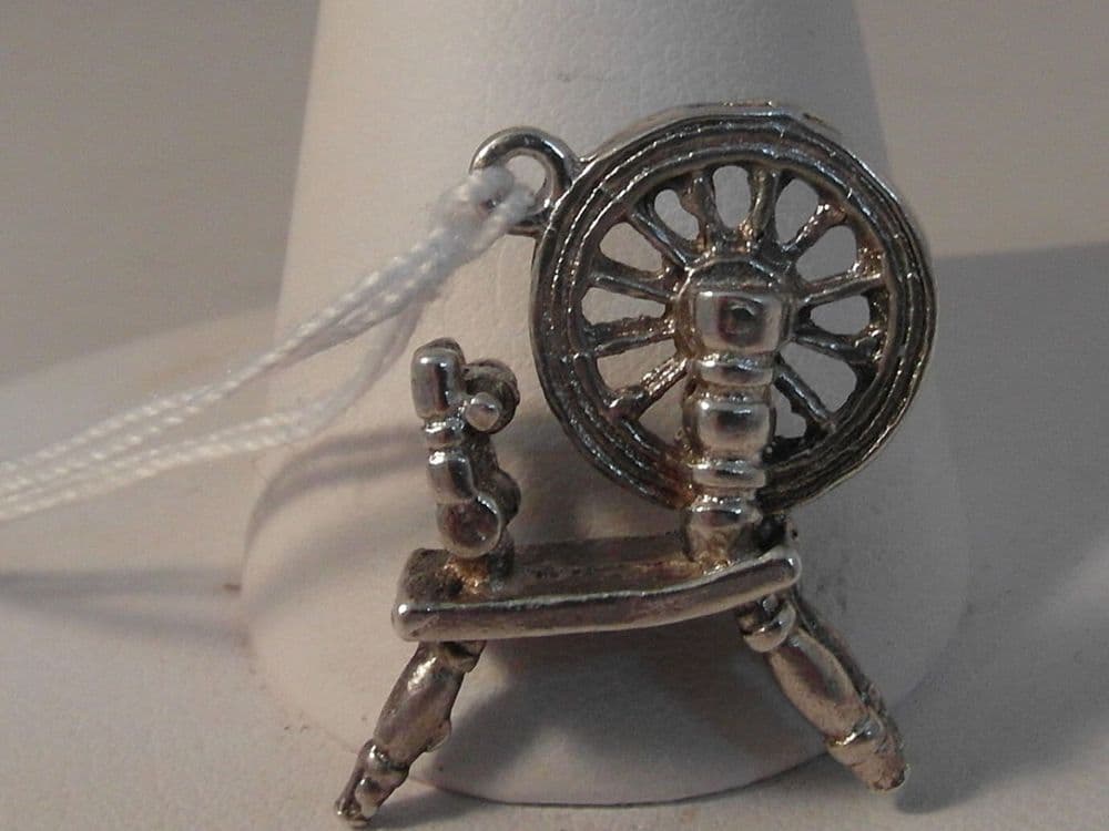 748F LADIES STERLING SILVER SPINNING WHEEL CHARM
