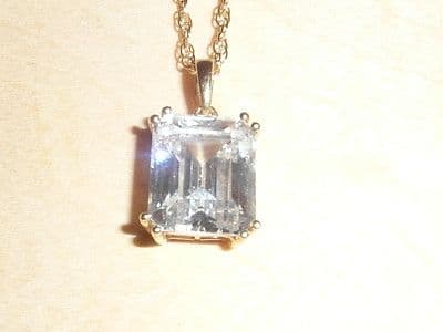 M44 9CT GOLD 5 CARAT SOLITAIRE EMERALD CUT ZIRCONIA PENDANT & CHAIN NECKLACE