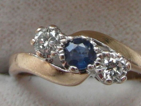 Q167 Ladies 9ct gold Sapphire and .25 carat VS1 Diamond trilogy ring size K 1/2