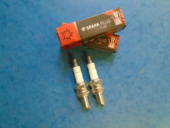 CHAMPION SPARK PLUG X 2  N3C  BSA   TRIUMPH  A65L B25 B34 C15  TR6 T120 TR7 T140