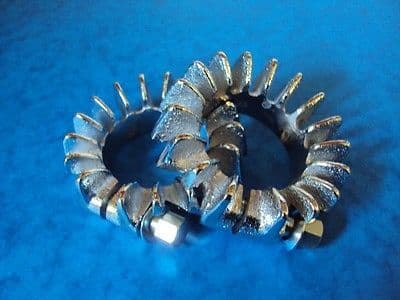 GENUINE TRIUMPH EXHAUST FINNED CLAMPS 71-0216 TR6 T120 TIGER TR7 T140  1970-83
