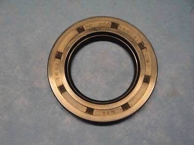 GENUINE TRIUMPH GEARBOX MAIN OIL SEAL T 946  1954-72  5T  6T TIGER110 TR6 T120