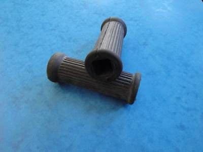 TRIUMPH BSA REAR FOOTREST RUBBER X2 82-9054 1971-83 A65 T120 TR6 TIGER TR7 T140